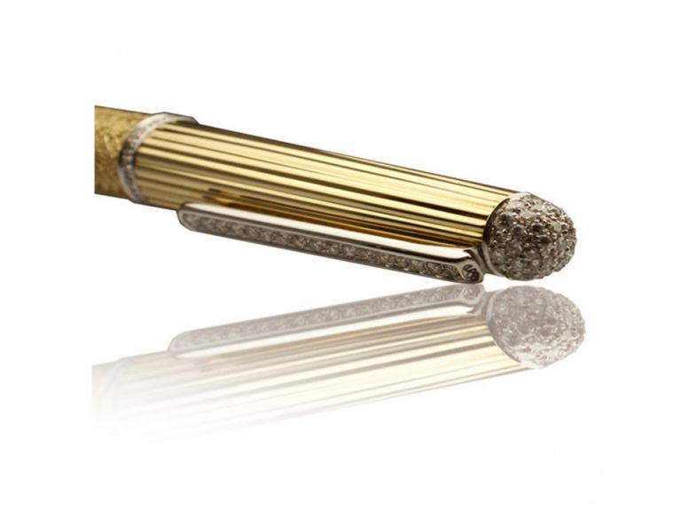 ATHENA PEN IN YELLOW SOLID GOLD AND DIAMONDS 18 kt (SALE ON REQUEST)