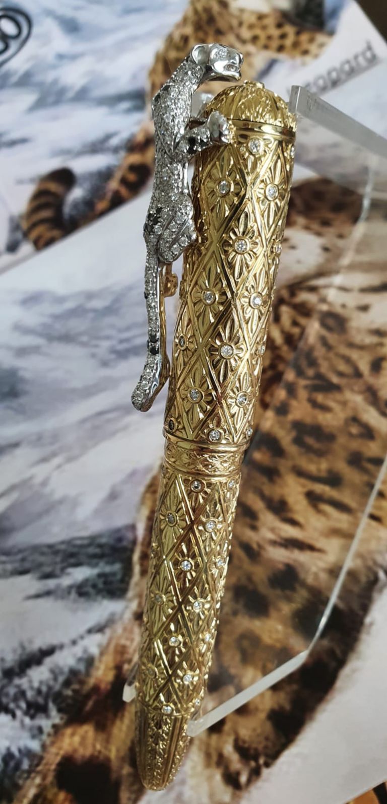 ROLLER BALL  LEOPARD  IN YELLOW SOLID GOLD 18KT AND DIAMONDS