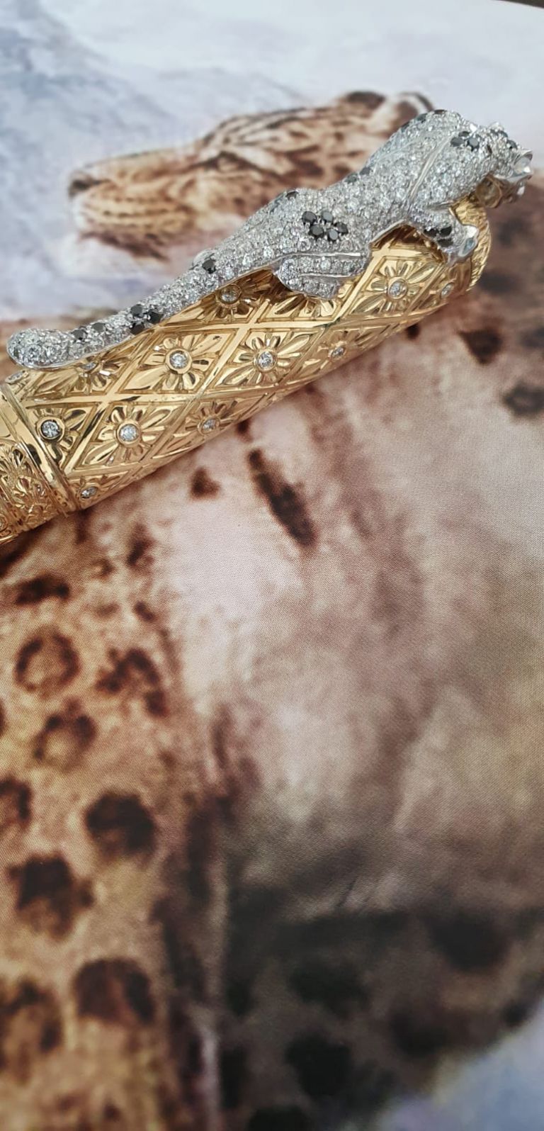 ROLLER BALL  LEOPARD  IN YELLOW SOLID GOLD 18KT AND DIAMONDS