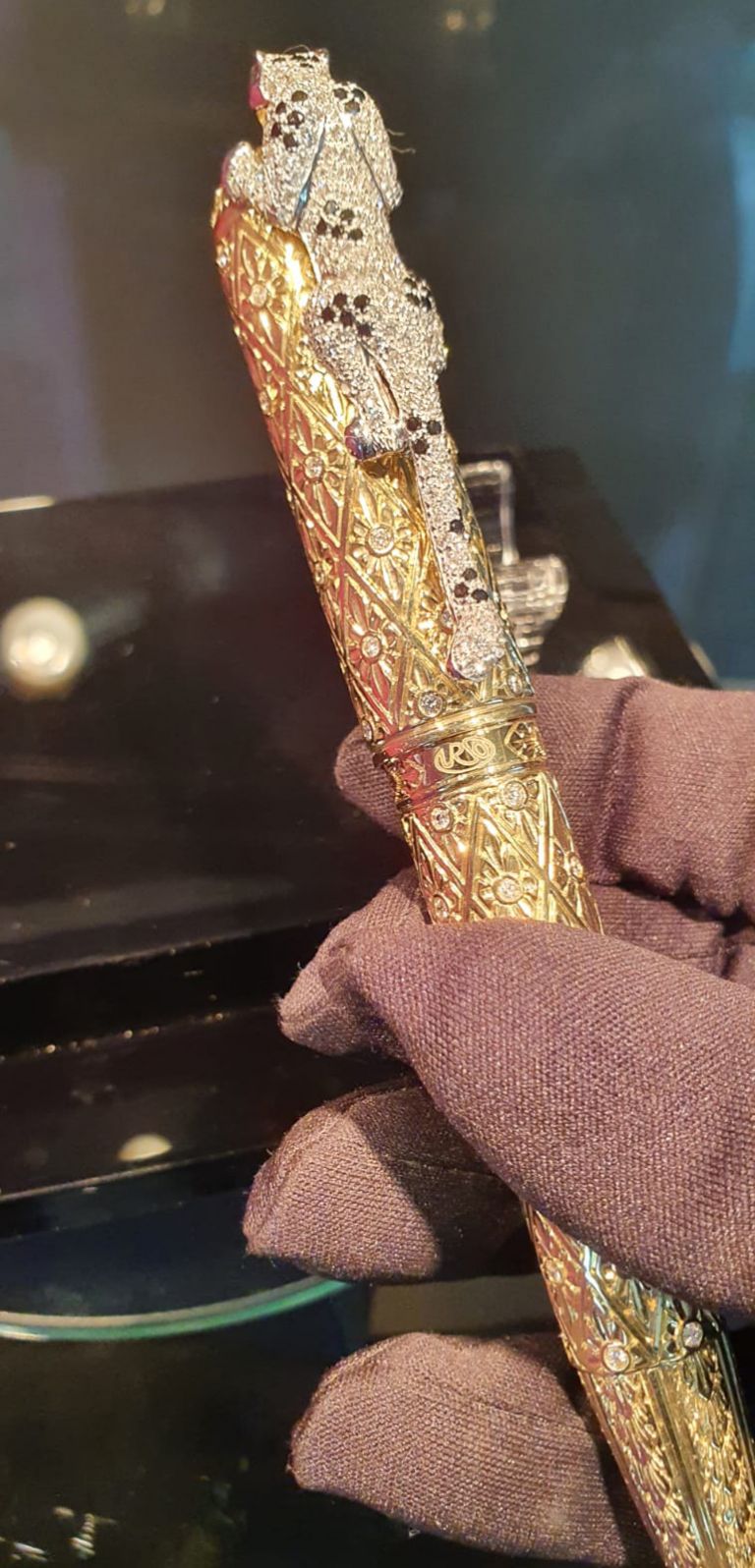 ROLLER BALL  LEOPARD  IN YELLOW SOLID GOLD 18KT AND DIAMONDS