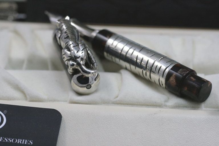 FOUNTAIN PEN WHITE TIGER IN STERLING SILVER AND DIAMOND BROWN